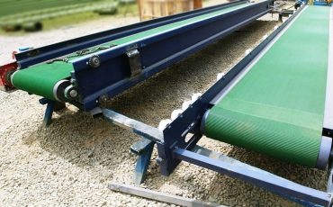 چگونه یک بلت کانوایر مناسب برای نیازهای صنعتی خود انتخاب کنیم؟